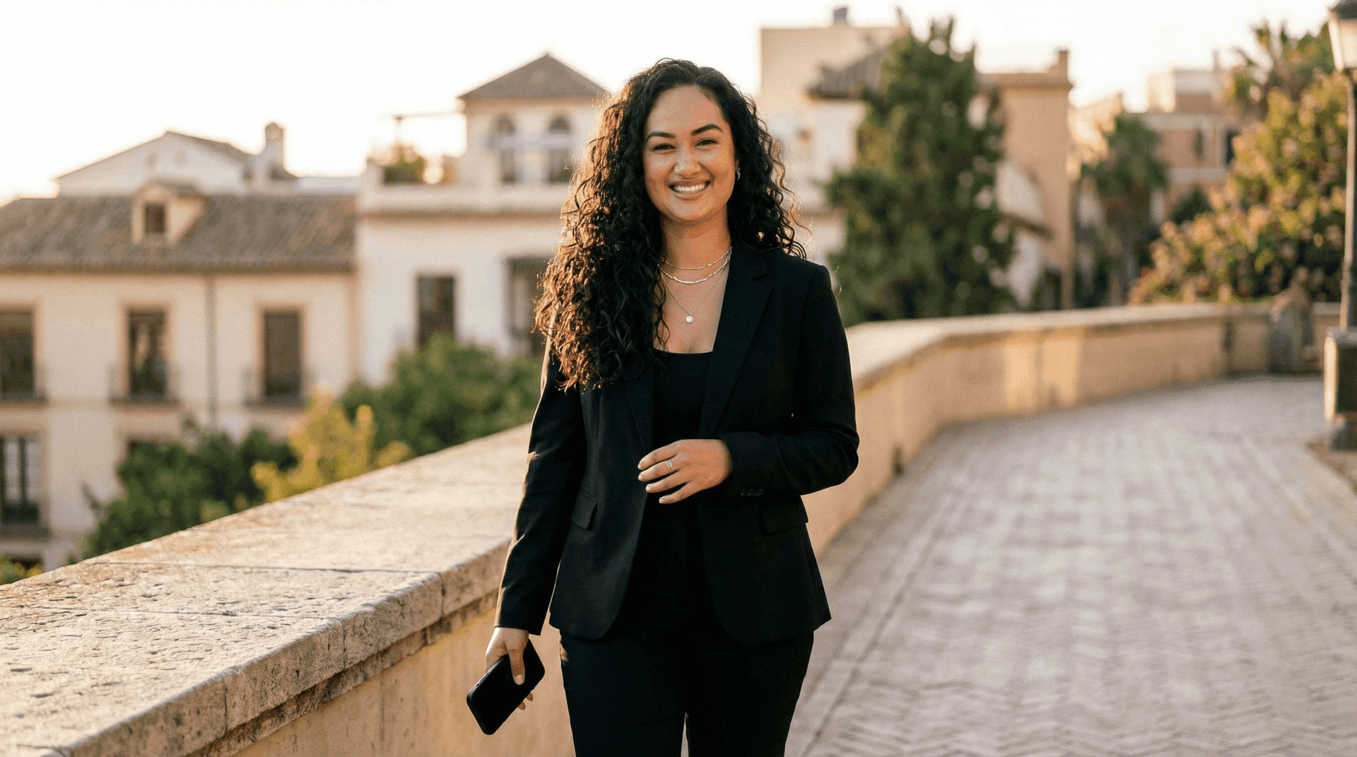 Contact and advisory image for buyers and sellers in Malaga