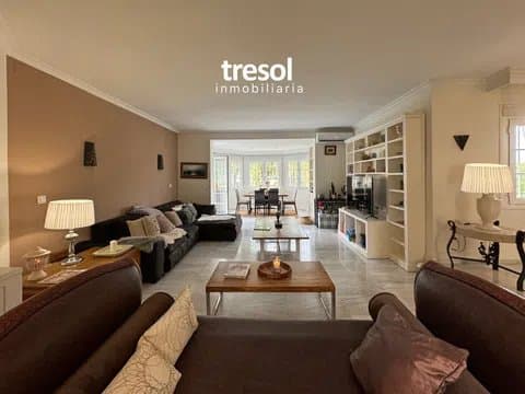 Villa in Manantiales with Guest Apartment thumbnail 12