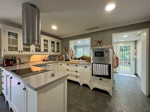 Villa in Manantiales with Guest Apartment thumbnail 28