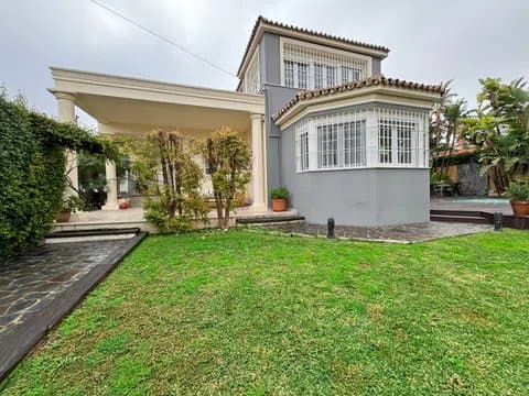 Villa in Manantiales with Guest Apartment thumbnail 4