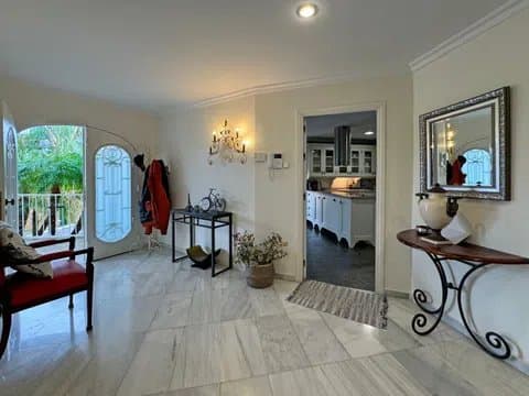 Villa in Manantiales with Guest Apartment thumbnail 7