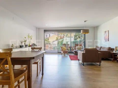 Chalet adosado en calle Félix Revello de Toro alternate view