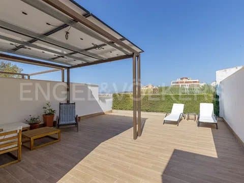 Chalet adosado en calle Félix Revello de Toro thumbnail 4