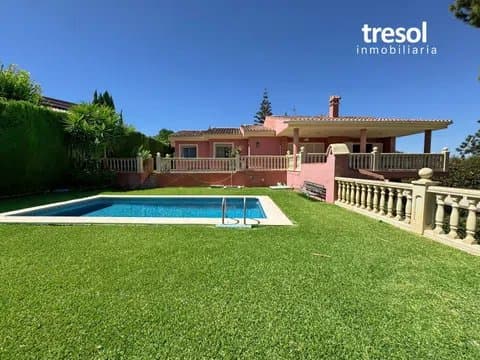 Villa in Manantiales with Mature Gardens in Manantiales - Lagar - Cortijo