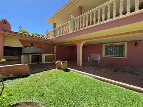 Villa in Manantiales with Mature Gardens gallery 3
