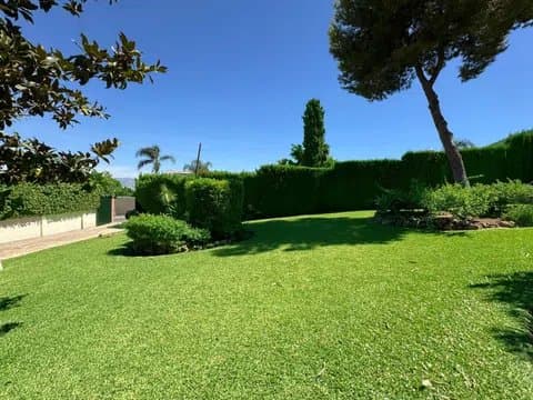 Villa in Manantiales with Mature Gardens thumbnail 4