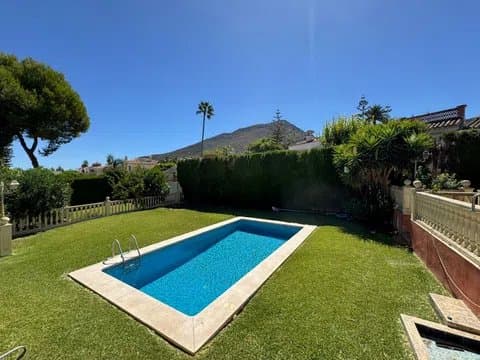 Villa in Manantiales with Mature Gardens thumbnail 7