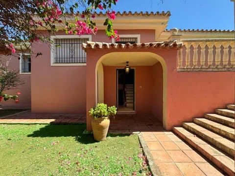 Villa in Manantiales with Mature Gardens thumbnail 8