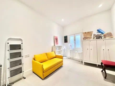 Penthouse on Calle Granados with wraparound terrace thumbnail 20