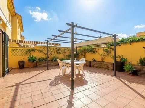 Chalet in Nueva Torrequebrada with Golf Views alternate view