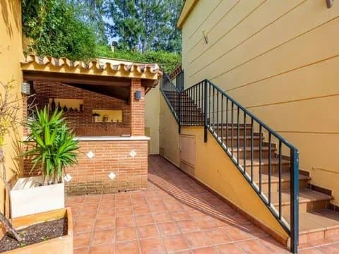 Chalet in Nueva Torrequebrada with Golf Views thumbnail 7