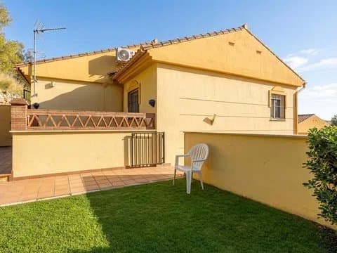 Chalet in Nueva Torrequebrada with Golf Views thumbnail 9