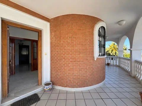 Villa in Capellanía with Semi-Basement Guest Space thumbnail 5